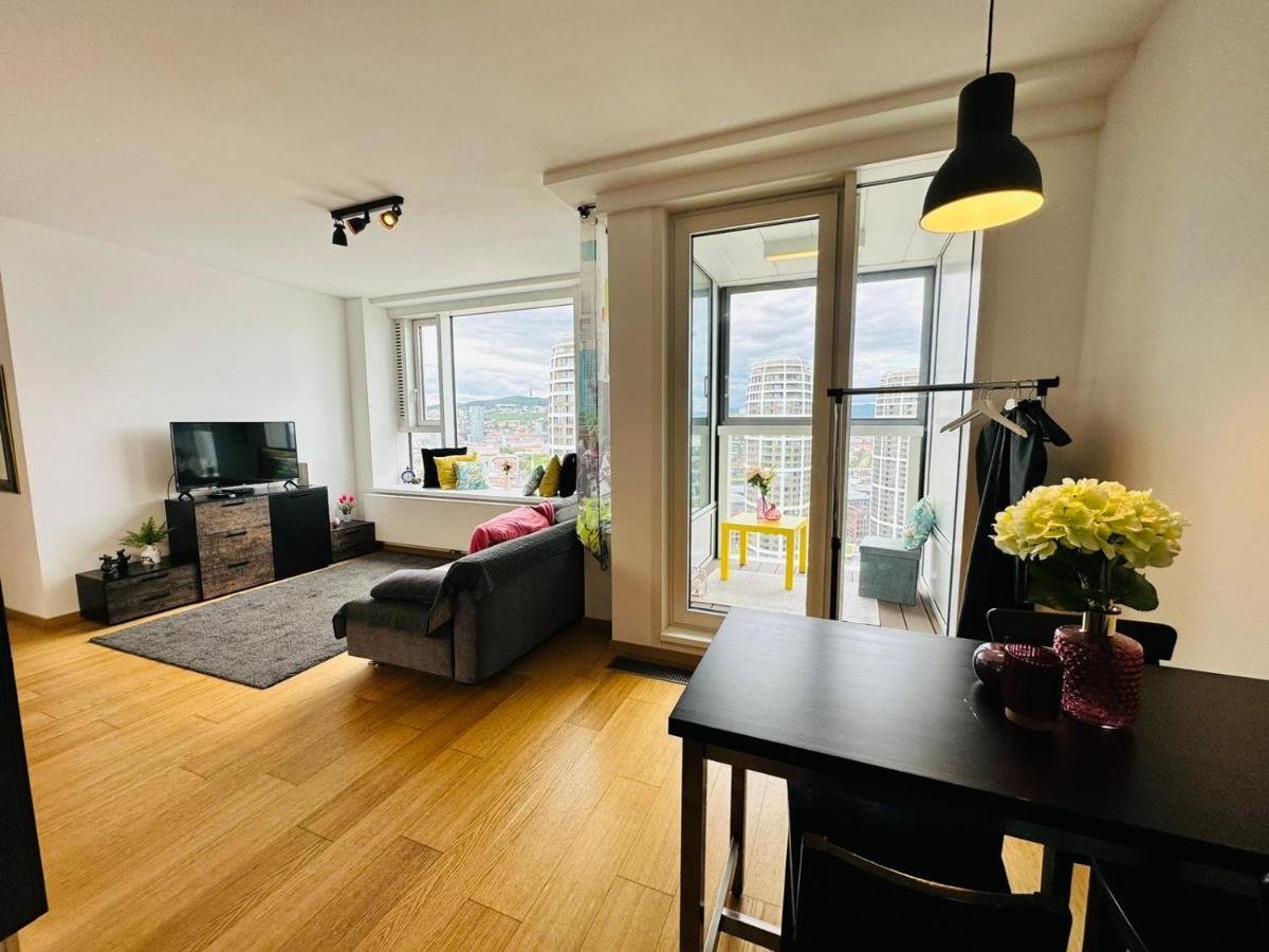 Apartments In Panorama City On 25Th Floor - Amazing View Close To Old Town Братислава Экстерьер фото