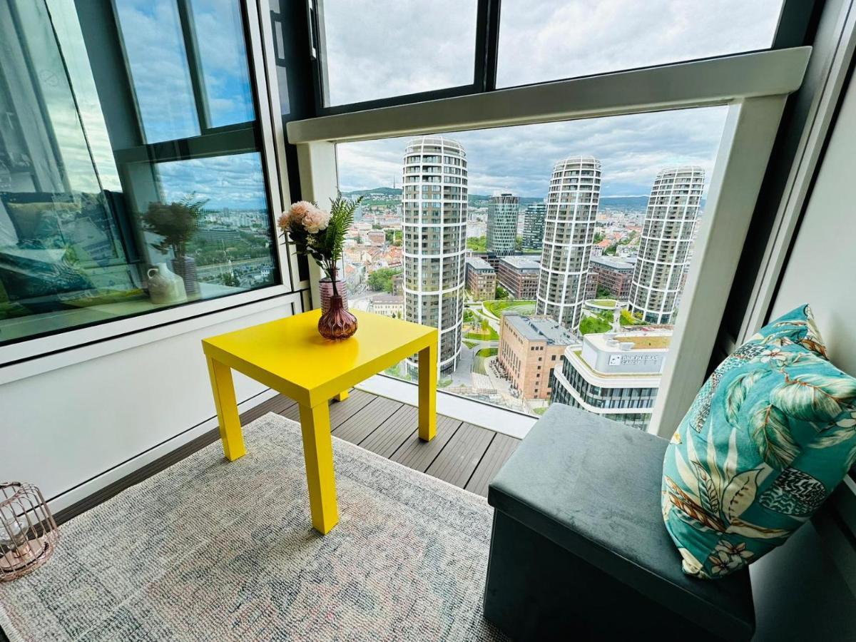 Apartments In Panorama City On 25Th Floor - Amazing View Close To Old Town Братислава Экстерьер фото