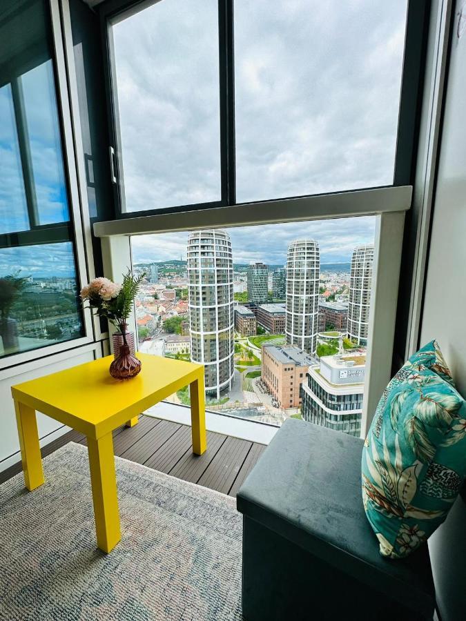 Apartments In Panorama City On 25Th Floor - Amazing View Close To Old Town Братислава Экстерьер фото