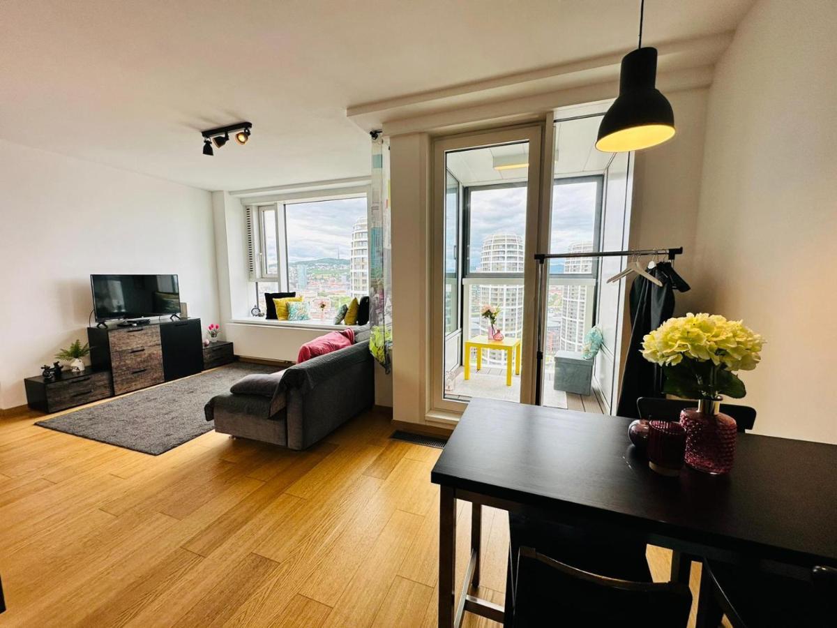 Apartments In Panorama City On 25Th Floor - Amazing View Close To Old Town Братислава Экстерьер фото